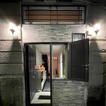 White House Spacca Napoli Bagian luar foto