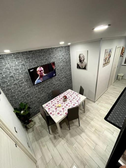 White House Spacca Napoli Bagian luar foto