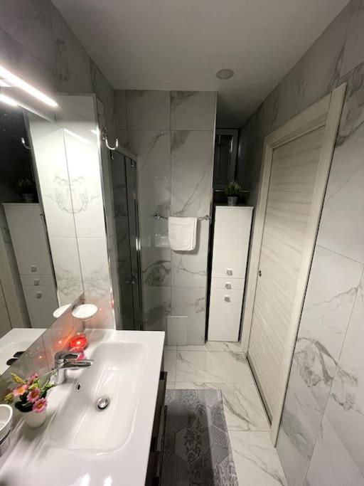 White House Spacca Napoli Bagian luar foto