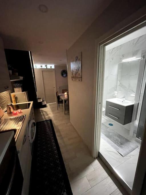 White House Spacca Napoli Bagian luar foto