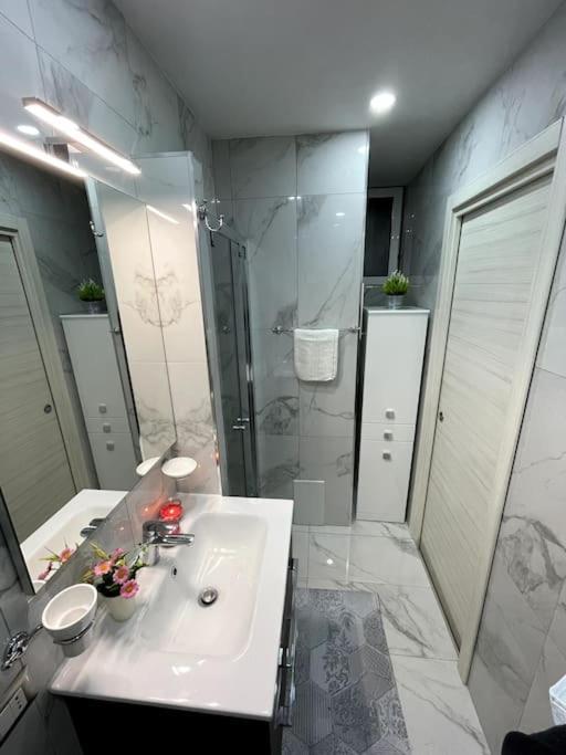White House Spacca Napoli Bagian luar foto